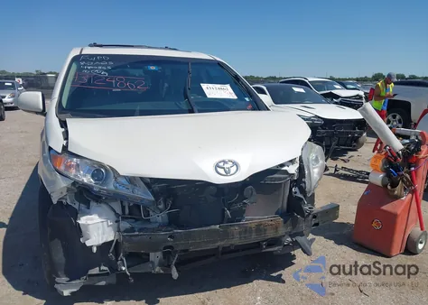 2011 Toyota Sienna Limited z USA, uszkodzony, nr VIN 5TDDK3DC0BS019889